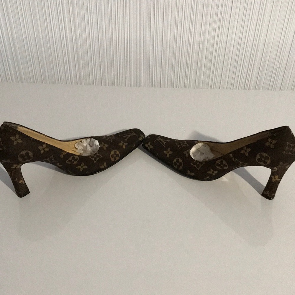 Shoes 2 1/2 inches